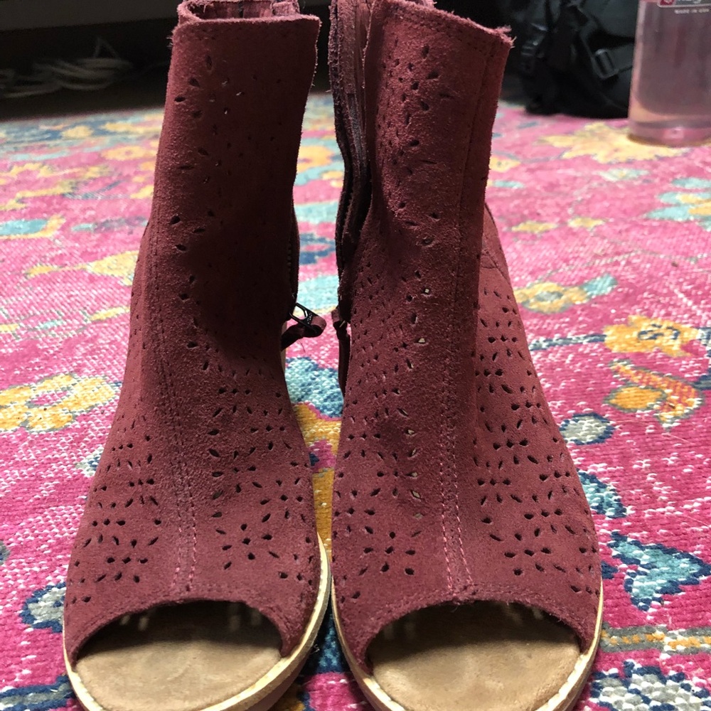 Toms Shoes